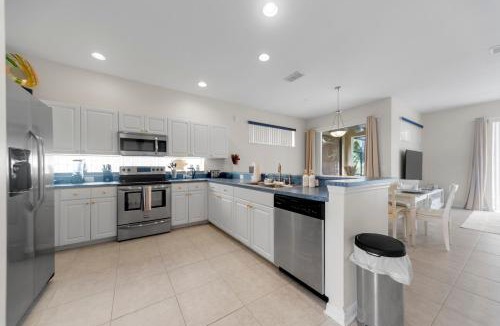 Sunset Lakes Apartment | Lakeview Family Haven in Kissimmee - Pool & Scenic Views