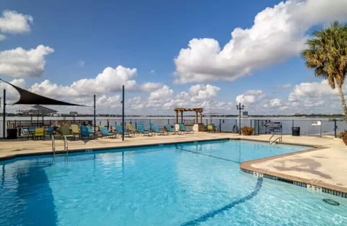 El Lago Apartment | Lakeview King 1Bed Apt/Kemah Boardwalk/Fishing
