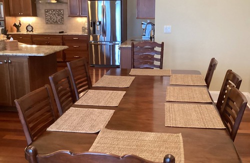 Geneva-on-the-Lake Condo | LAKEVIEW PENTHOUSE 406 3br/2.5bath. Rent 3 get 4th free ask!- 2 king bed suites