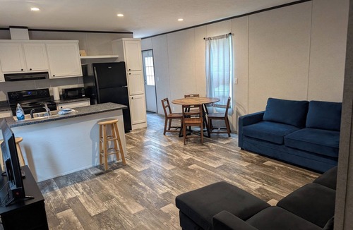 Summerton House | Lakeview Retreat, 3-BR home 2nd row on Lake Marion Summerton/Santee White Oak 1