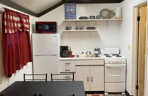 Helena Hotel | Lamplighter Cabins & Suites