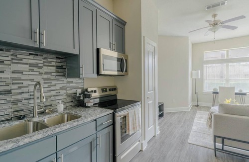 Nassau Bay Apartment | Landing | Amazing 1BD, Gym, Clubhouse