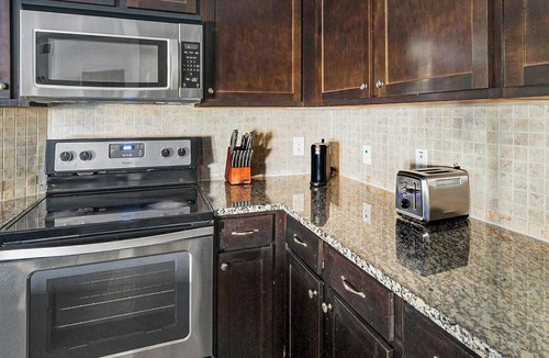 George Bush Park/Eldridge Apartment | Landing | Amazing 1BD, Gym, Pool