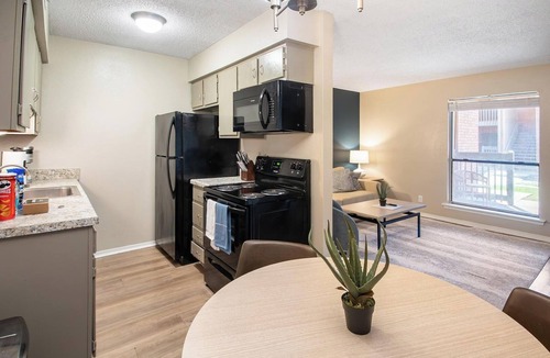 South Tulsa Apartment | Landing | Amazing 1BD, Pool, Gym
