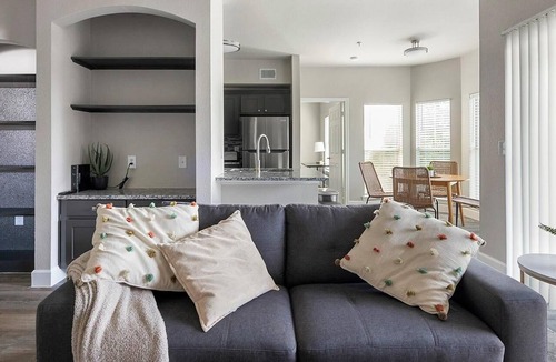 Richmond Apartment | Landing | Amazing 2BD, Gym, Pool