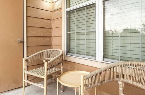 Barker Apartment | Landing | Amazing 2BD, Gym, Clubhouse