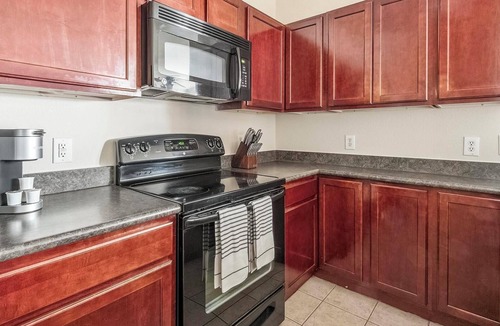 Barker Apartment | Landing | Amazing 2BD, Gym, Clubhouse
