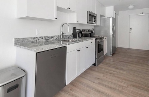 Greektown Historic District Apartment | Landing | Amazing Studio, Clubhouse, Gym