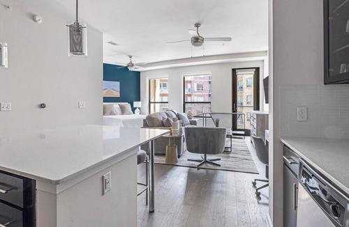 Woodland Heights Apartment | Landing | Amazing Studio, Yoga Studio, Gym
