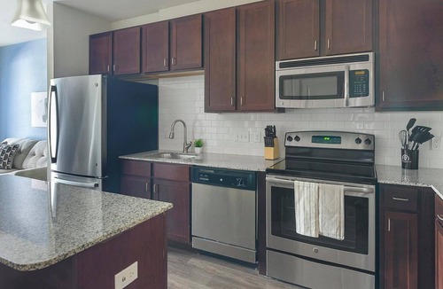 Washington Ave./ Memorial Park Apartment | Landing | Amazing Studio, Gym, Clubhouse