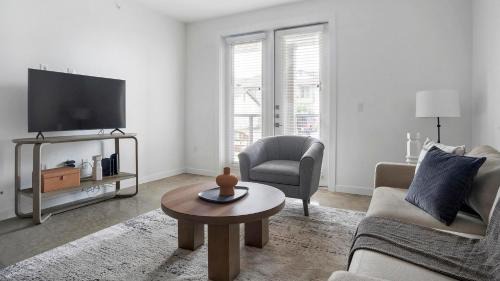 Austin Apartment | Landing Apartments - The Artesian at Bee Cave