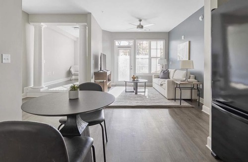 Paw Creek Apartment | Landing at Eleven240 - 1 Bedroom in Wedgewood