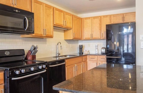 Detroit Apartment | Landing at Orleans Landing - 1 Bedroom in Rivertown Warehouse District