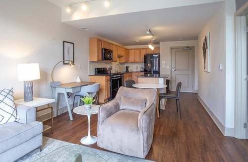 Detroit Apartment | Landing at Orleans Landing - 1 Bedroom in Rivertown Warehouse District