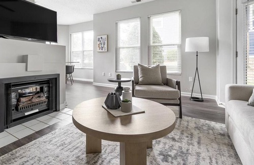 Wessex Square Apartment | Landing at The Arboretum - 1 Bedroom in Oxford Hunt
