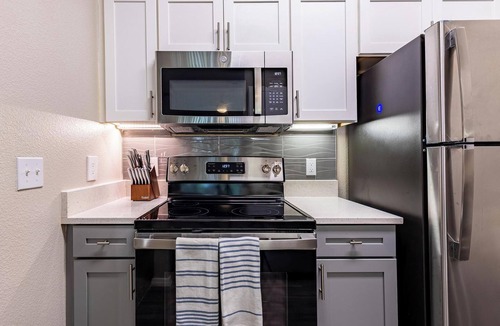 Webster Apartment | Landing | Beautiful 1BD, Gym
