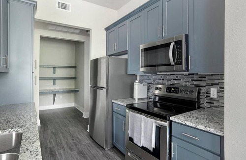 Nassau Bay Apartment | Landing | Beautiful 1BD, Clubhouse, Pool