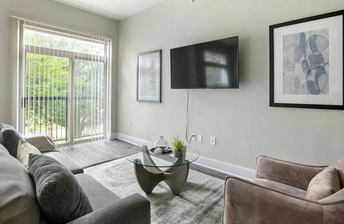 Nassau Bay Apartment | Landing | Beautiful 1BD, Clubhouse, Pool