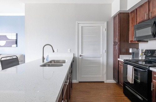 Atascocita Apartment | Landing | Beautiful 1BD, Clubhouse, Gym