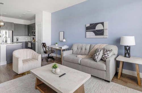 Old East Dallas Apartment | Landing | Beautiful 1BD, Clubhouse, Gym