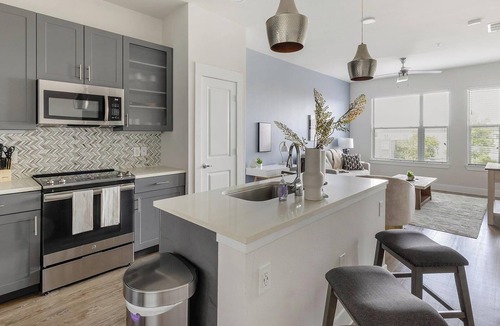 Old East Dallas Apartment | Landing | Beautiful 1BD, Clubhouse, Gym