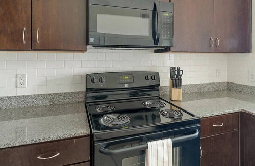Northeast Houston Apartment | Landing | Beautiful 1BD, Gym, Game Room