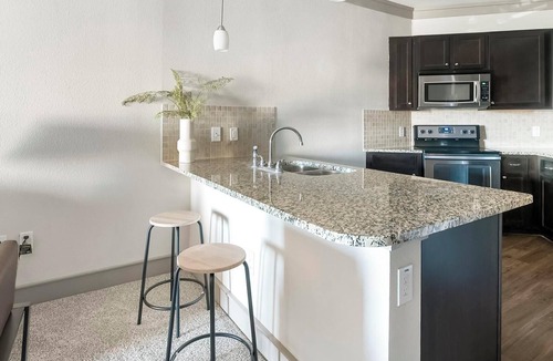 George Bush Park/Eldridge Apartment | Landing | Beautiful 1BD, Pool, Gym
