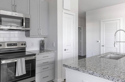 Spring Branch East Apartment | Landing | Beautiful 2BD, Gym, Courtyard