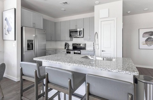 Spring Branch East Apartment | Landing | Beautiful 2BD, Gym, Courtyard