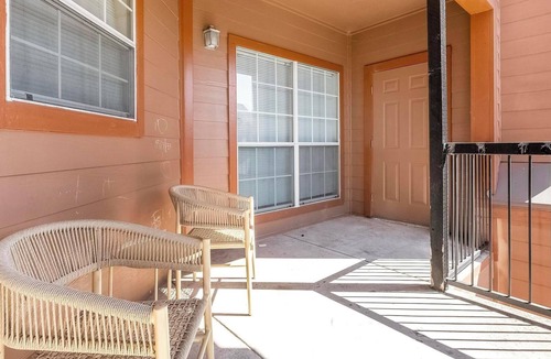 Southbelt/Ellington Apartment | Landing | Beautiful 2BD, Game Room, Gym