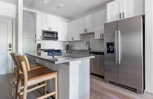 Springfield Apartment | Landing | Chic 1BD, Gym, Courtyard