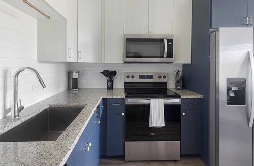 Addicks Apartment | Landing | Chic 1BD, Gym, Courtyard