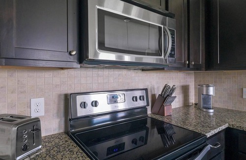 George Bush Park/Eldridge Apartment | Landing | Chic 1BD, Gym, Pool