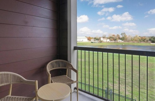 George Bush Park/Eldridge Apartment | Landing | Chic 1BD, Gym, Pool