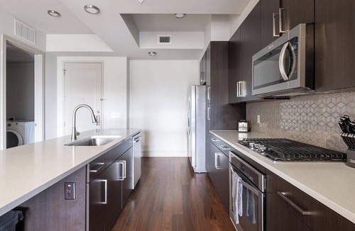 Houston Apartment | Landing | Chic 1BD, Gym, Tennis Court