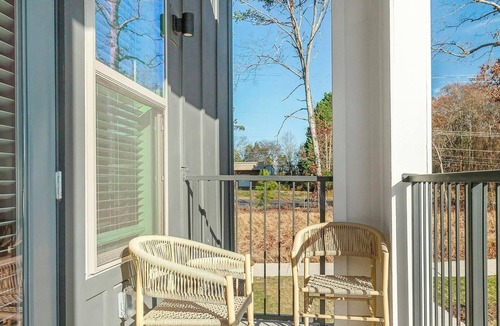 Huntersville Apartment | Landing | Chic 2BD, Gym