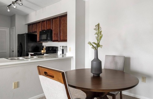 Atascocita Apartment | Landing | Chic 2BD, Game Room, Clubhouse