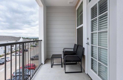 San Marcos Apartment | Landing | Chic 2BD, Gym, Pool