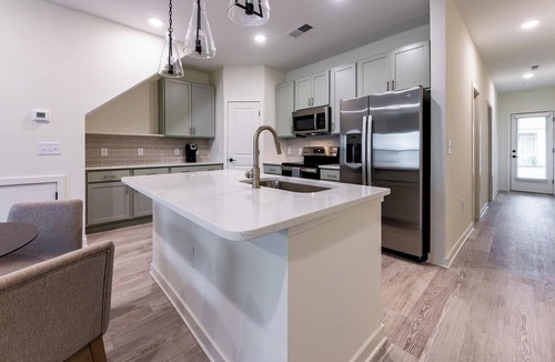 Wilmington Apartment | Landing | Chic 3BD, Yoga Studio, Pool