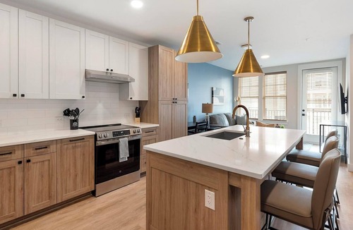 Mount Mourne Apartment | Landing | Incredible 1BD, Clubhouse, Pool