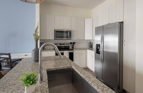 Addicks Apartment | Landing | Incredible 1BD, Gym, Courtyard
