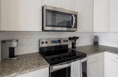 Addicks Apartment | Landing | Incredible 1BD, Gym, Courtyard