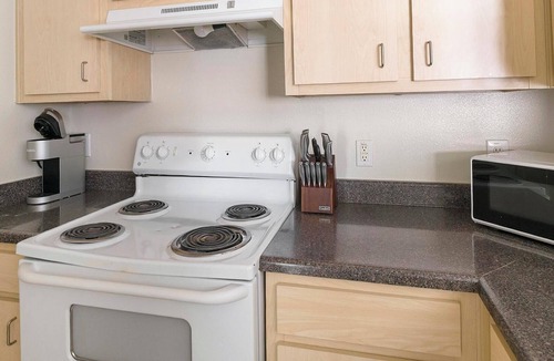 Southbelt/Ellington Apartment | Landing | Incredible 2BD, Gym, Game Room