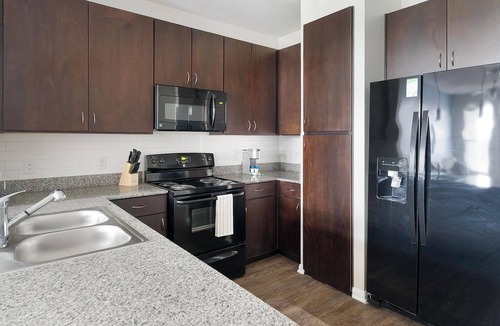 Northeast Houston Apartment | Landing | Modern 1BD, Game Room, Gym