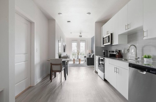 Sweetbriar Apartment | Landing | Modern 1BD, Gym, Pool