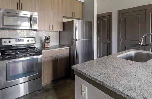Memorial Apartment | Landing | Modern 1BD, Gym