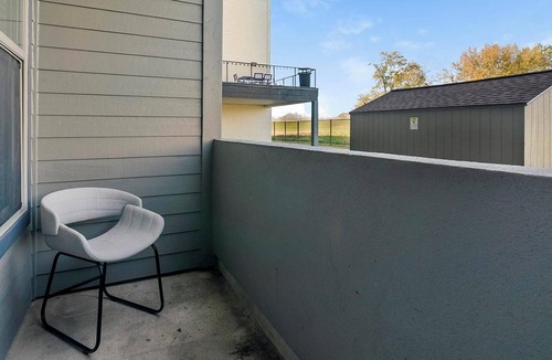 Memorial Apartment | Landing | Modern 1BD, Gym