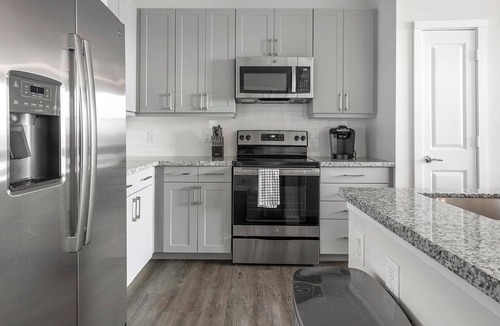 Spring Branch East Apartment | Landing | Modern 1BD, Gym, Courtyard