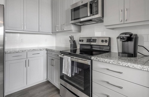 Spring Branch East Apartment | Landing | Modern 1BD, Gym, Courtyard