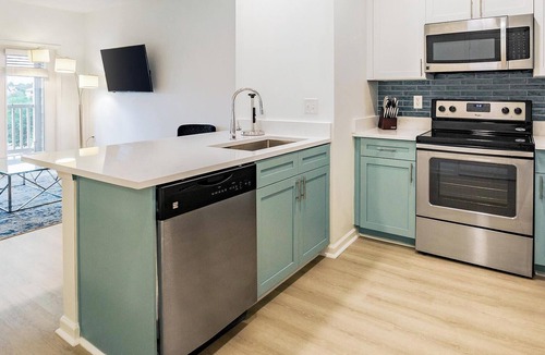 Eden Apartment | Landing | Modern 1BD, Yoga Studio, Pool